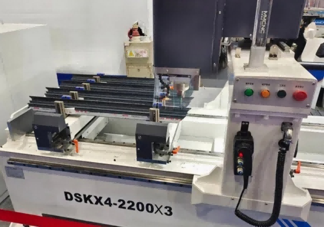Hvordan kan en høypresisjons kraftig 4-hodet CNC aluminium gardinveggboremaskin forvandle produksjonseffektiviteten din Hvordan kan en høypresisjons kraftig 4-hodet CNC aluminium gardinveggboremaskin forvandle produksjonseffektiviteten din