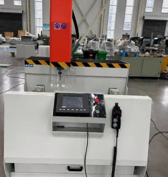 800 mm 3-akset CNC-bearbeidingssenter med høy stivhet | Spesialbygget for industrielle aluminiumsprofiler