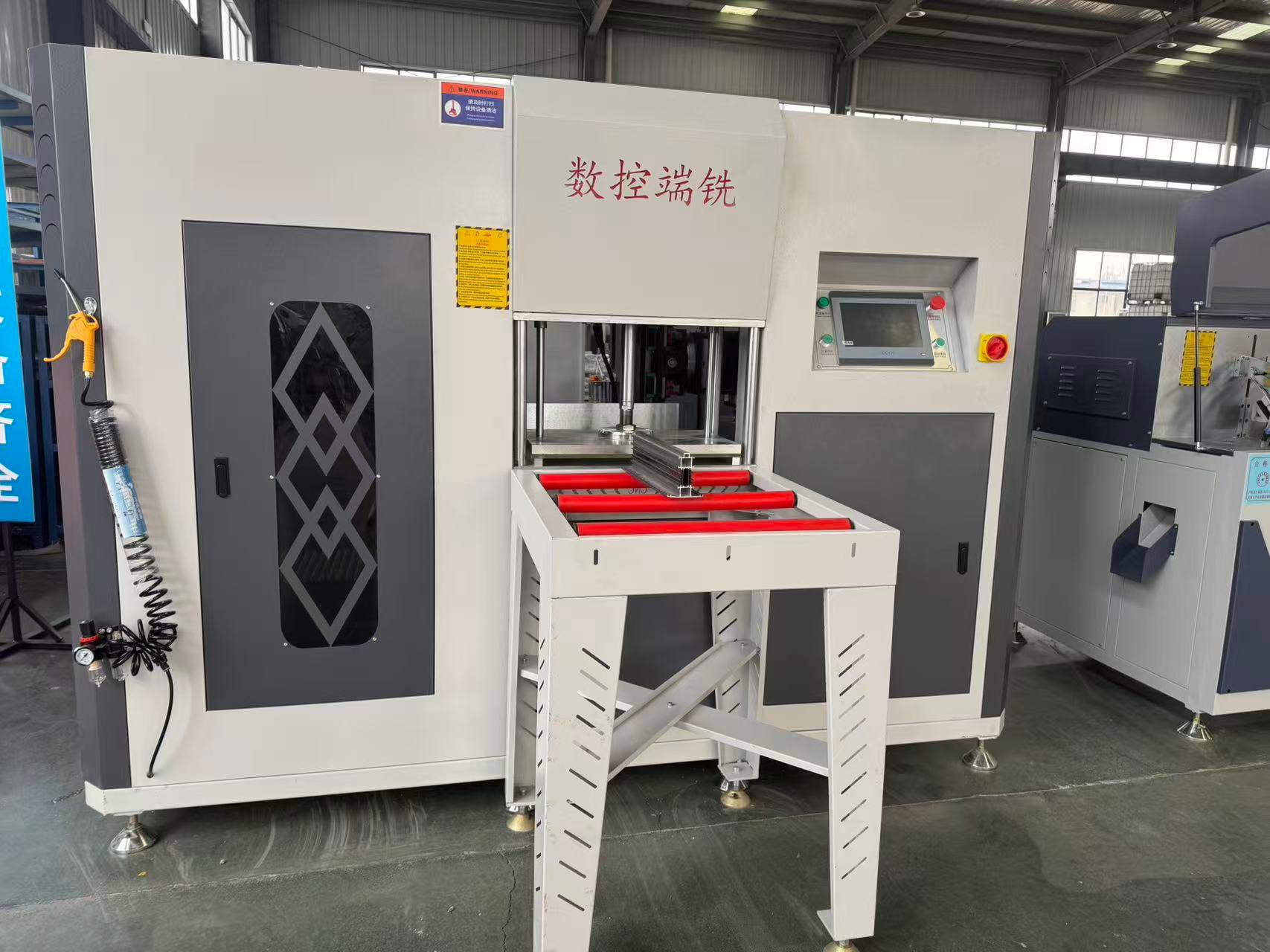 Høypresisjon 3+2-akset CNC-endefreser for spesialformede aluminiumsstolper