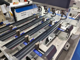 Presisjon 4-hodet CNC aluminium gardinvegg boremaskin