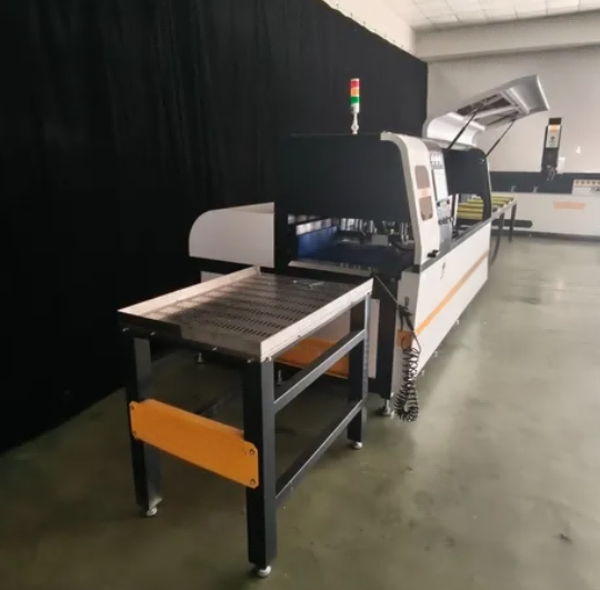 Ultra-presis CNC sirkelsag for industrielle aluminiumsprofiler